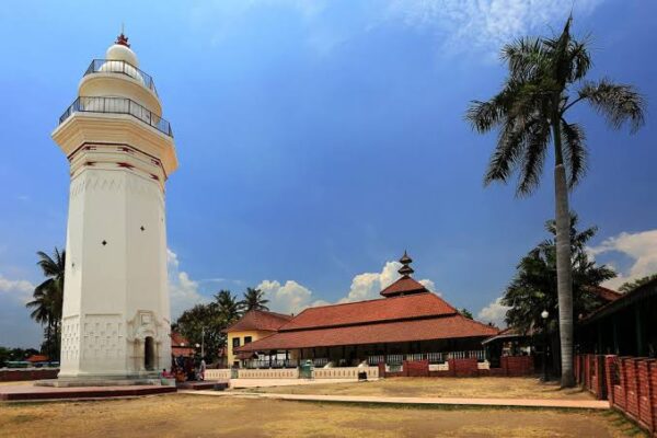Wisata Religi ke Banten ? Ini Rekomendasi Beberapa Tempat Penuh Sejarah