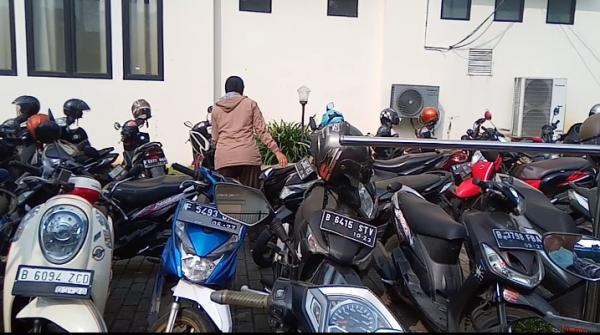 Dikelola Ormas, Warga Keluhkan Lahan Parkir di RSUD Tangerang Selatan 