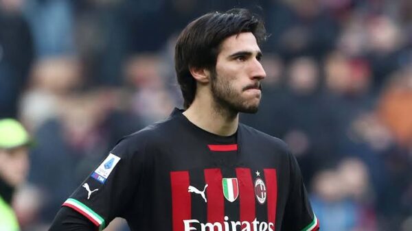 Dijual AC Milan ke Newcastle, Sandro Tonali Menangis