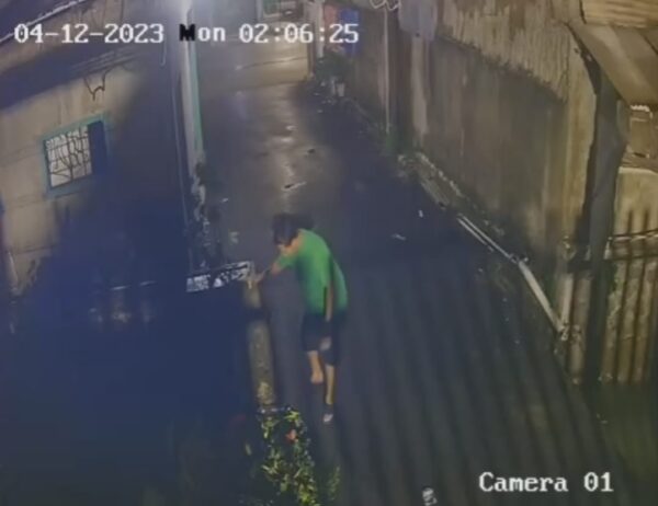 Terekam CCTV, Pekerja Rumah Makan Pecel Hanyut Terbawa Arus Kali Angke di Ciputat