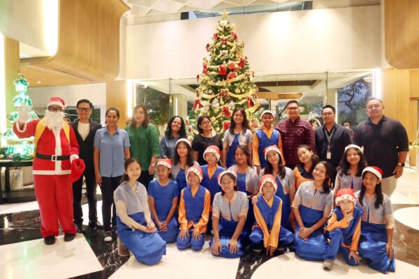 Christmas Tree Lighting Oakwood Suites Kuningan Jakarta, Mengundang Paduan Suara SOS Children’s Village Indonesia dan Penampilan Istimewa dari Karyawan