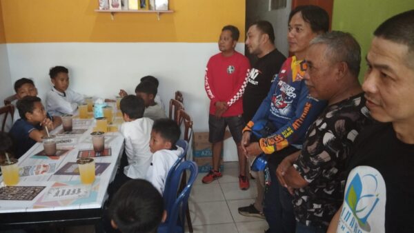 Bikers Jakarta dan Kuningan Bersatu Bonceng Anak Yatim Keliling Desa Cilimus