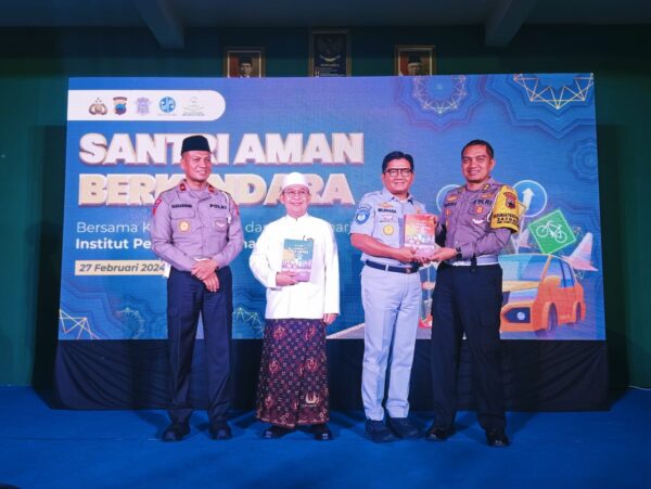 Sapa Santri Institut Pesantren Mathali’ul Falah, Dir HK PT Jasa Raharja Munadi Sosialisasikan Trimandara