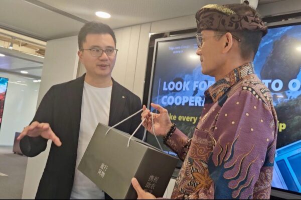 Menparekraf Jajaki Kerja Sama Bidang Pariwisata dengan Trip.com dan Juneyao Airlines