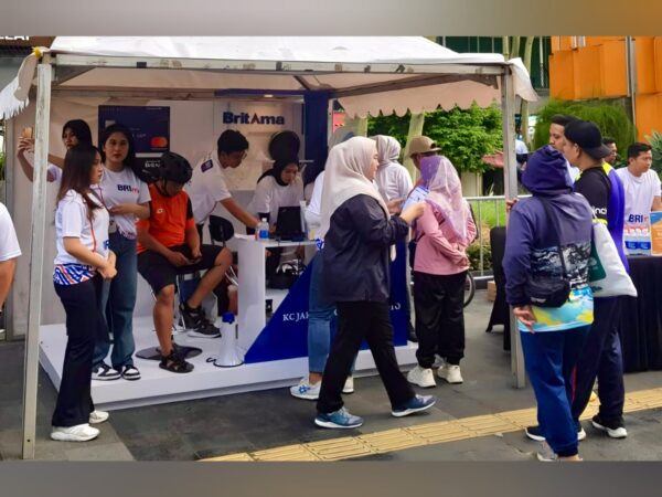 BRI RO Jakarta 2 Kenalkan Transaksi QRIS melalui BRImo di Car Free Day
