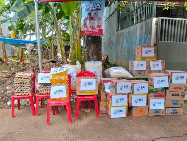 BRI Bekasi Siliwangi Berbagi Bantuan Sembako di Jati Rasa