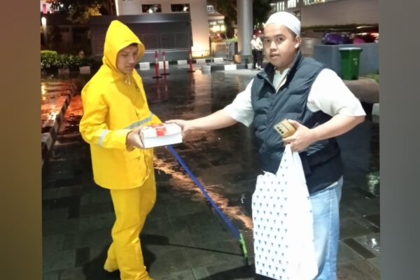 BRI BO Jakarta Menara BRILiaN Berbagi Jumat Berkah ke Warga Sekitar