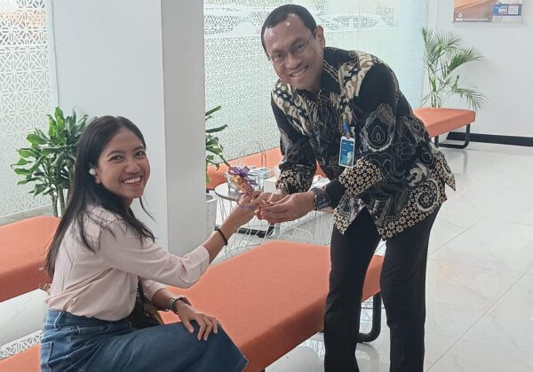 Semarakkan HPN 2025, BRI KC Pancoran Berbagi Bingkisan