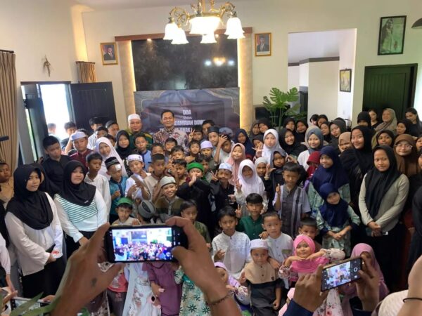 Bersama Anak Yatim Piatu, Boni Hargens Gelar Do’a Bagi Perdamaian Dunia
