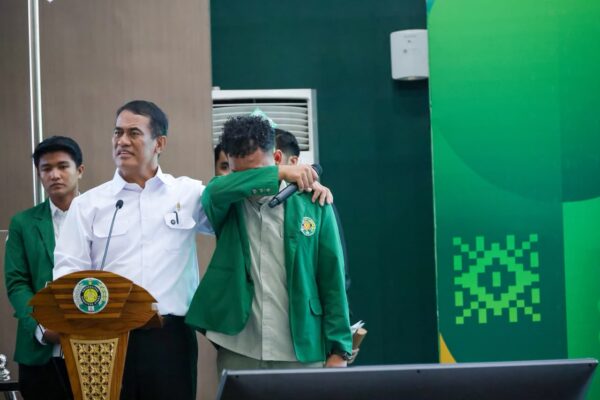Mentan Amran Respon Aspirasi Mahasiswa: Bantu Mahasiswa Penjual Mochi dan Langsung Tindak Laporan Pupuk