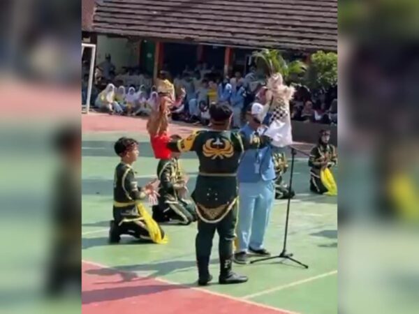 MPLS 2026 SMPN 10 Kota Bekasi Hadirkan Pertunjukan Paskibra Bertema Wayang Rama-Sinta yang Memikat Penonton