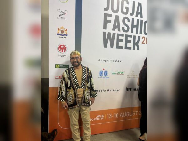 Gee Batik Tampil di Jogja Fashion Week 2026, Sugeng Waskito Bawa Batik Jawa ke Panggung Modern