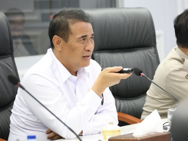 Mentan Amran: Presiden Perintahkan Kirim Pompa, 200 Unit Langsung Dikerahkan untuk Tangani Karhutla