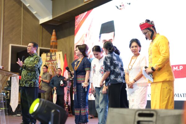 Mentan Amran Ajak Masyarakat Toraja Kembangkan Komoditas Unggulan Daerah