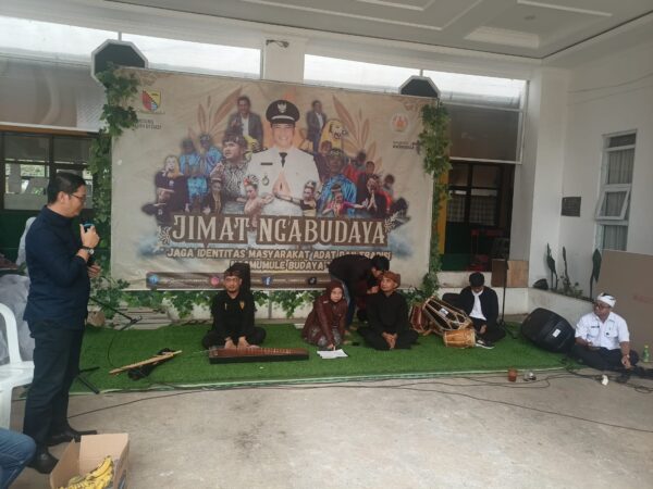 Poltekpar NHI Bandung Dampingi Desa Cimenyan Kembangkan Potensi Budaya dan Ekonomi Kreatif